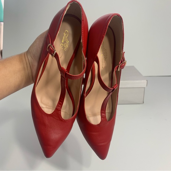 Red Pointed Toe Heels, size 7, Journee Collection - Picture 3 of 7